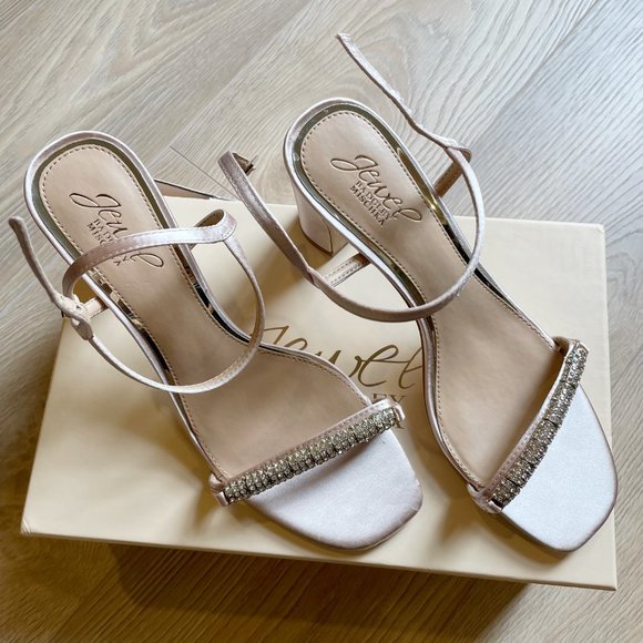 Brand New Badgley Mischka Charlee Champagne Satin - Picture 5 of 15